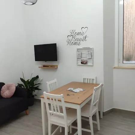 Ilami House アパート ローマ